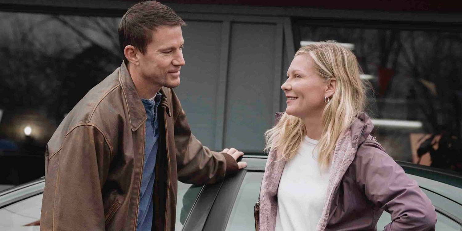 Чаннинг Татум и Кирстен Данст улыбаются друг другу в "Roofman"