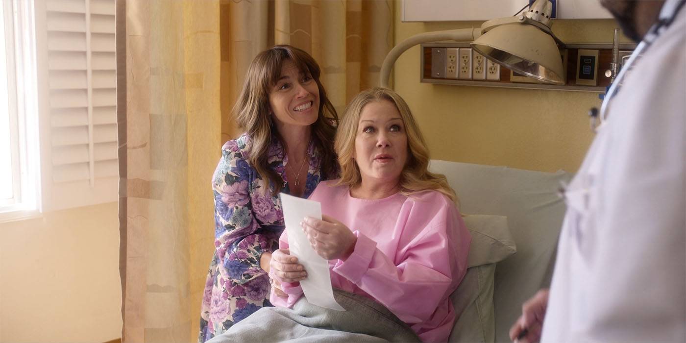 Кристина Эплгейт и Линда Карделлини в больнице в 3 сезоне "Умершие для меня"