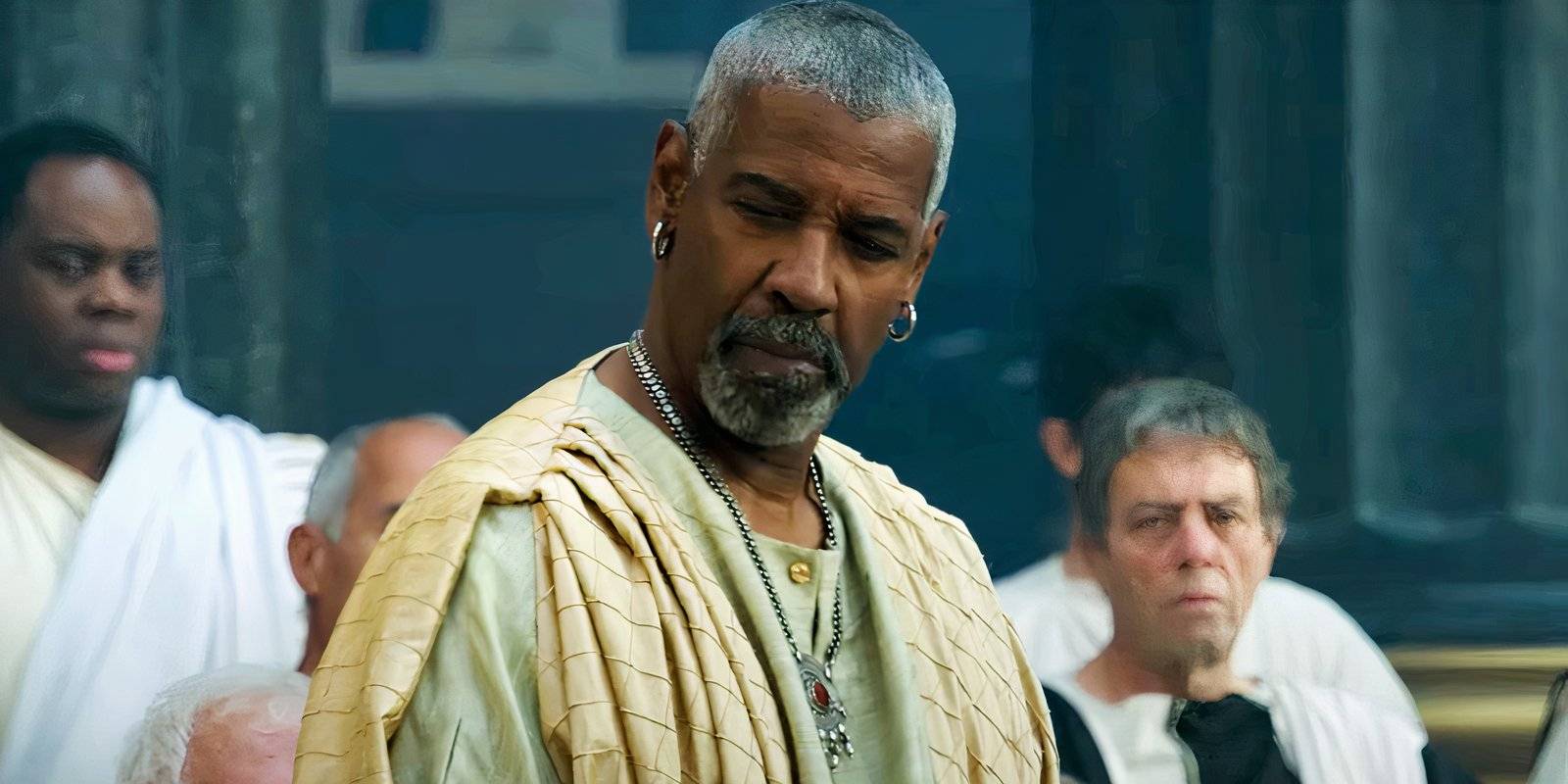 Дензел Вашингтон в роли Макрина, говорящий с Сенатом в *Gladiator 2*