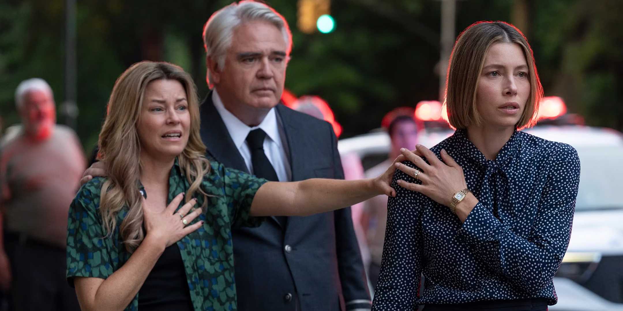 Фото: Никки (Элизабет Банкс), Арти (Майкл Харни) и Чло (Джессика Бил) в фильме *The Better Sister*