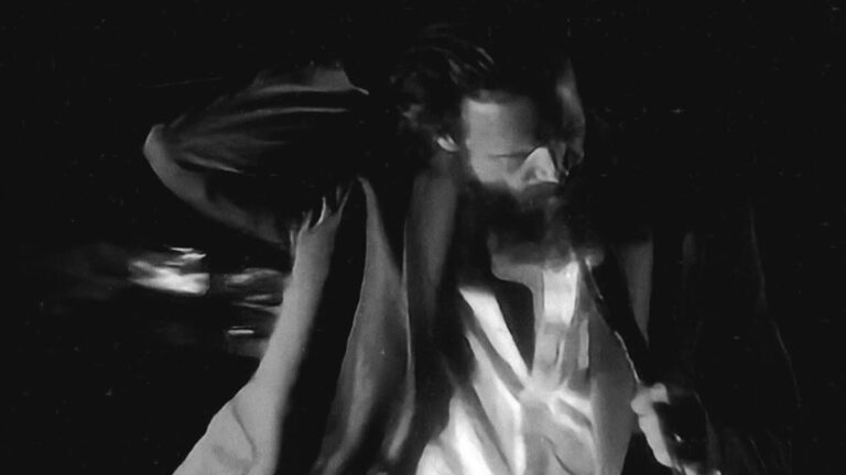 Father John Misty возвращается с новой песней «The Old Law»: слушайте онлайн