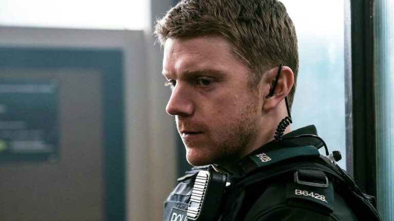 Создатель «Синих огней» объясняет происхождение новой, революционной криминальной угрозы в третьем сезоне.