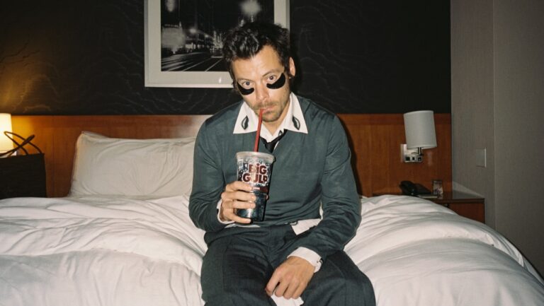 Harry Styles находит свое спасение в танцах с новым треком «Aperture»