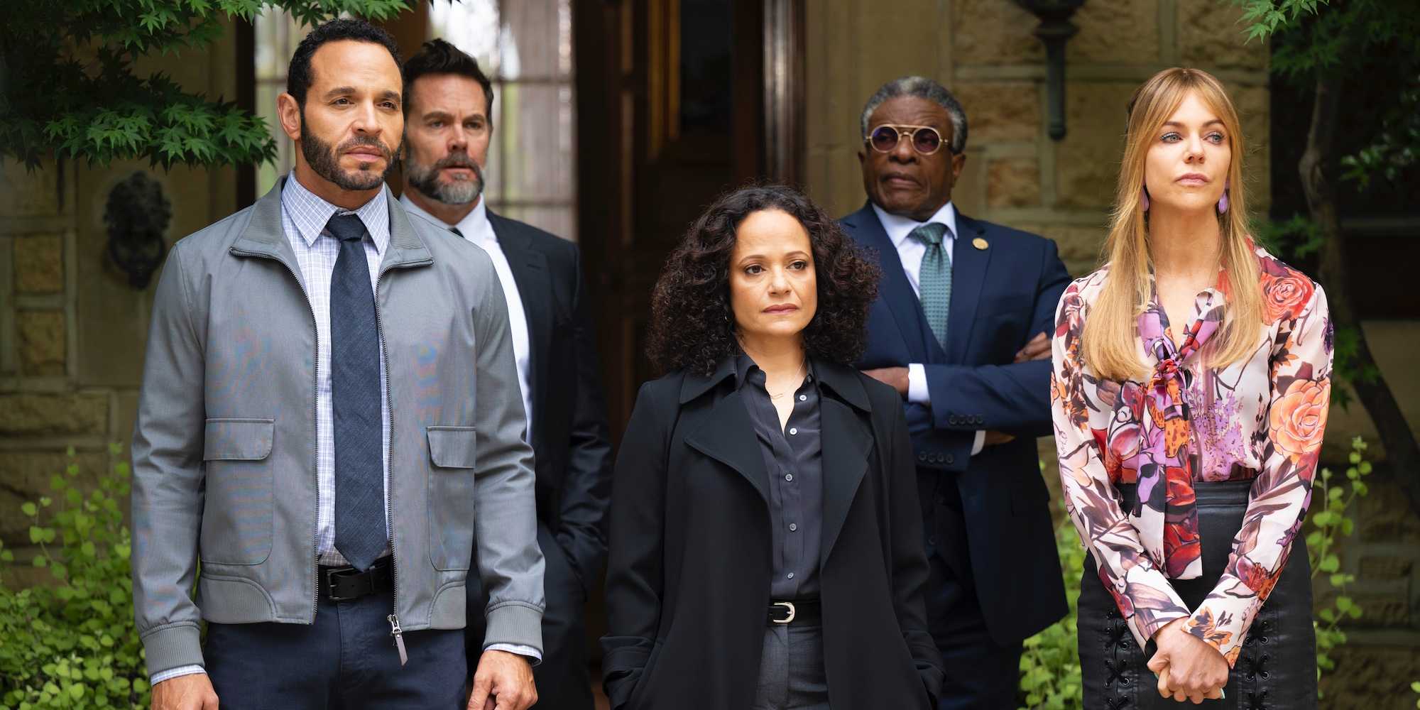 Адам Каредек (Дэниел Санджата), лейтенант Мелон (Гэррет Диллахунт), Селена Сото (Джуди Рейс), шеф Пачеко (Кит Дэвид) и Морган Гилори (Кейтлин Олсон) в первом сезоне *High Potential*, эпизод 11.