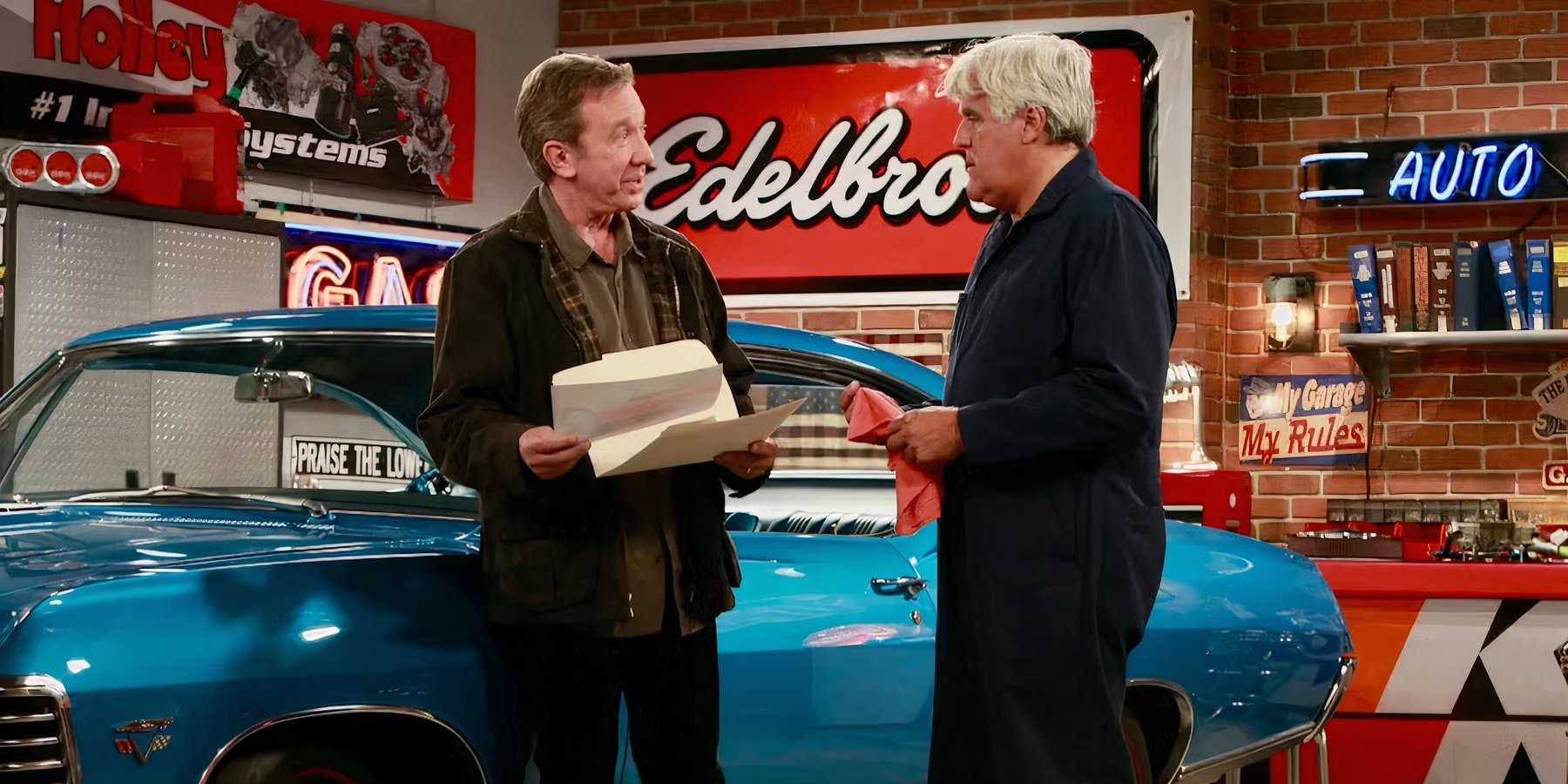 Тим Эллен и Джей Лено на съемочной площадке *Last Man Standing* в автомастерской