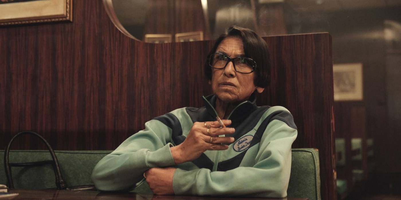 Кэтрин Хант в роли Ленни Лайлс в "Черных голубях"