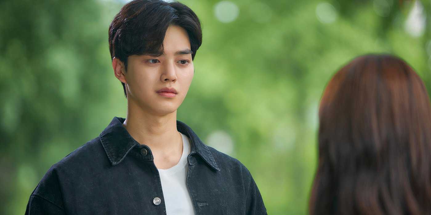 Хван разговаривает с Ким в "Love Alarm"