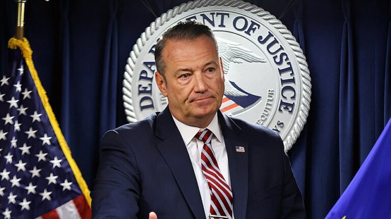 Миннесотский суд грозит contempt-ом руководству ICE за нарушение судебных распоряжений