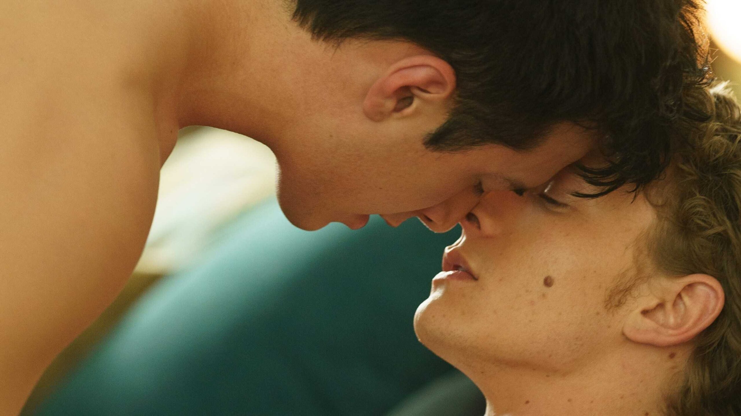 Илья и Шейн почти целуются в "Напряженной вражде"