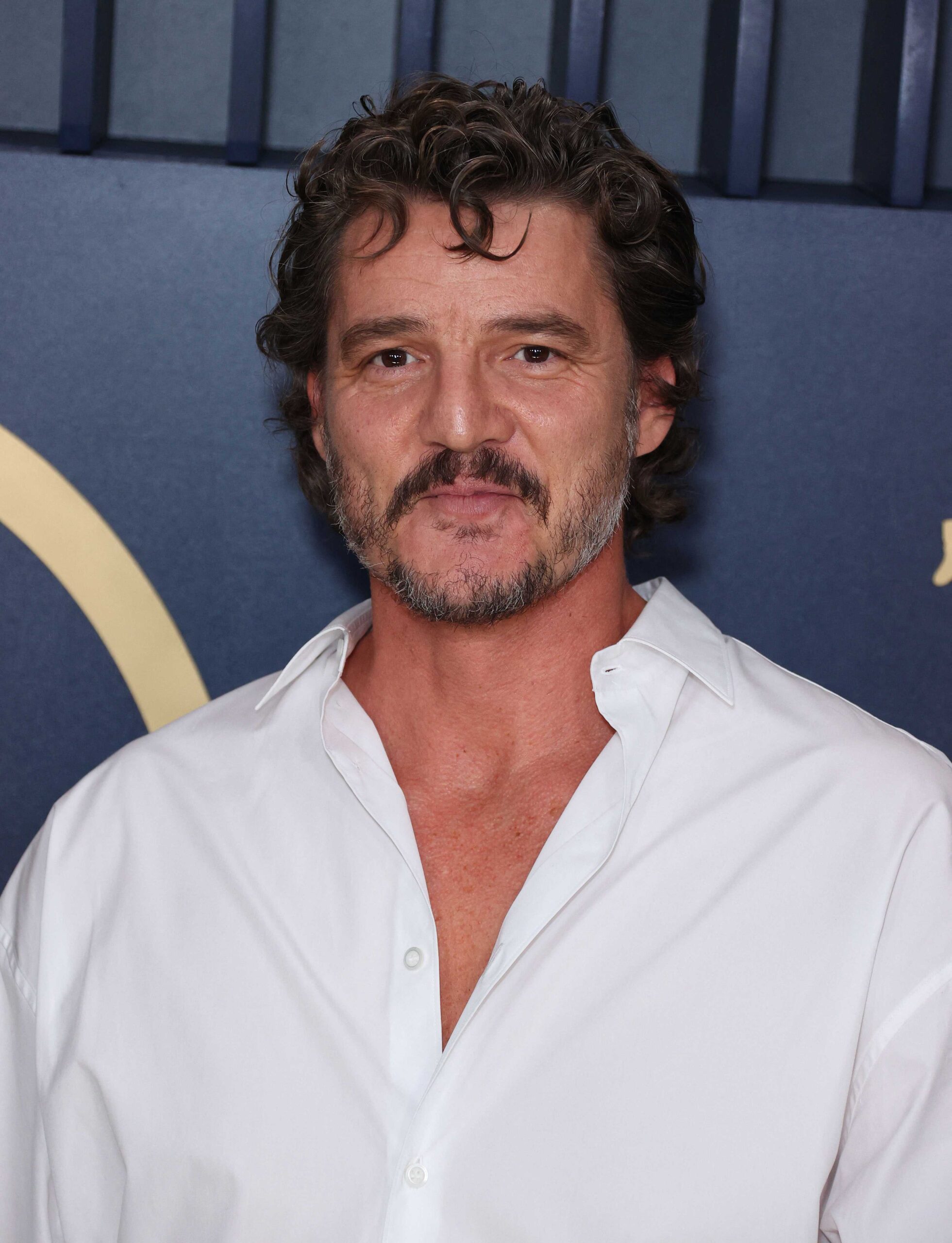 Фотография Педро Паскаля на 30-м ежегодном гала-концерте Screen Actors Guild