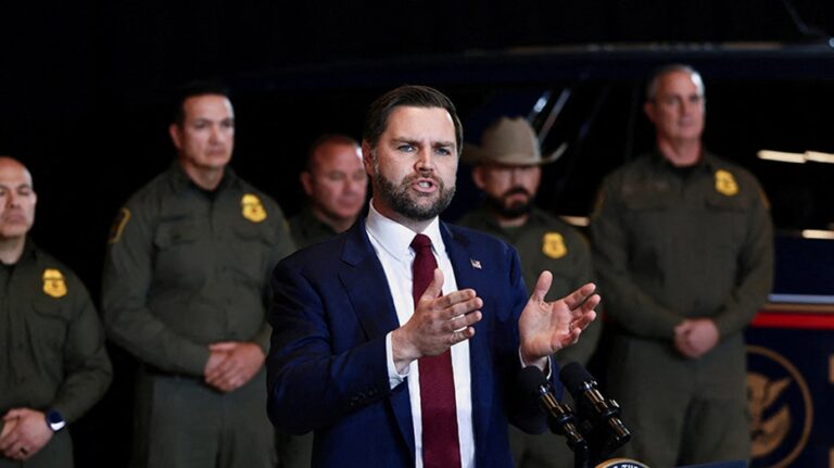 Вице-президент Джей Ди Вэнс рассказал о необычной ситуации с сотрудниками ICE и CBP в Миннеаполисе