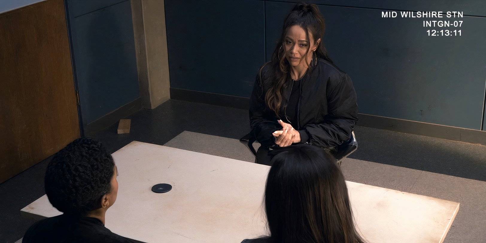 Джуси, Харпер и Энжела в 18-м эпизоде 5 сезона сериала "The Rookie"