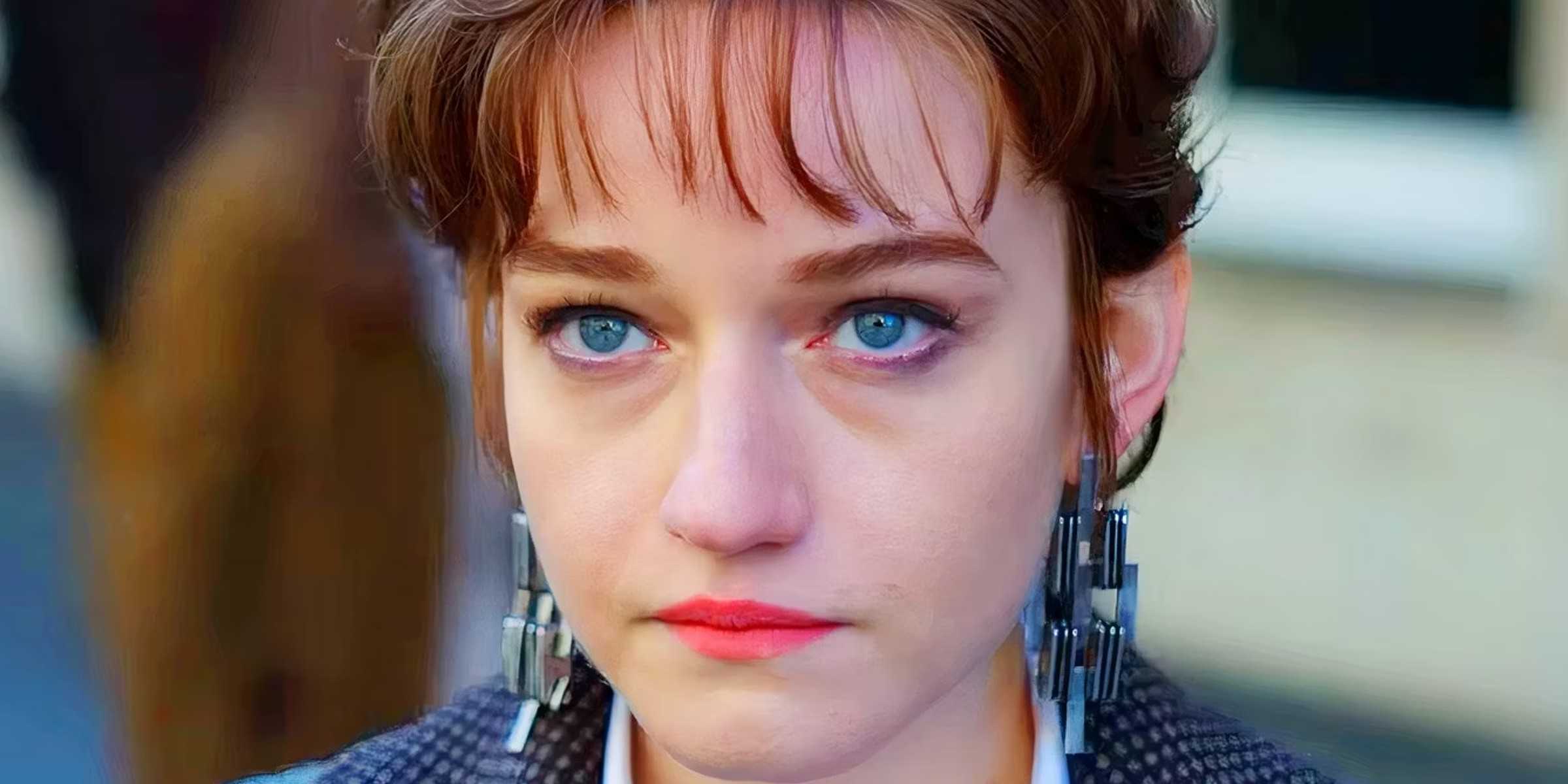 Крупный план Джулии Гарнер в квартире 7A