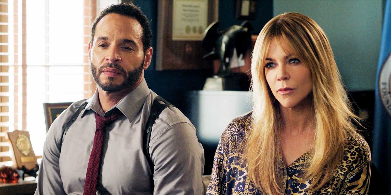 Карадек и Морган смотрят на кого-то в 1 сезоне сериала "High Potential", 11 серия