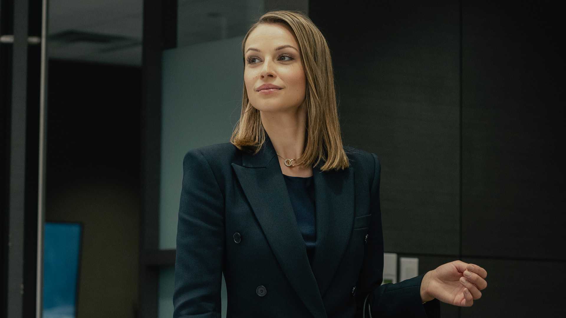 Кейла Уоллес в роли Ребекки Фолко в 5-м эпизоде 2-го сезона "Landman"