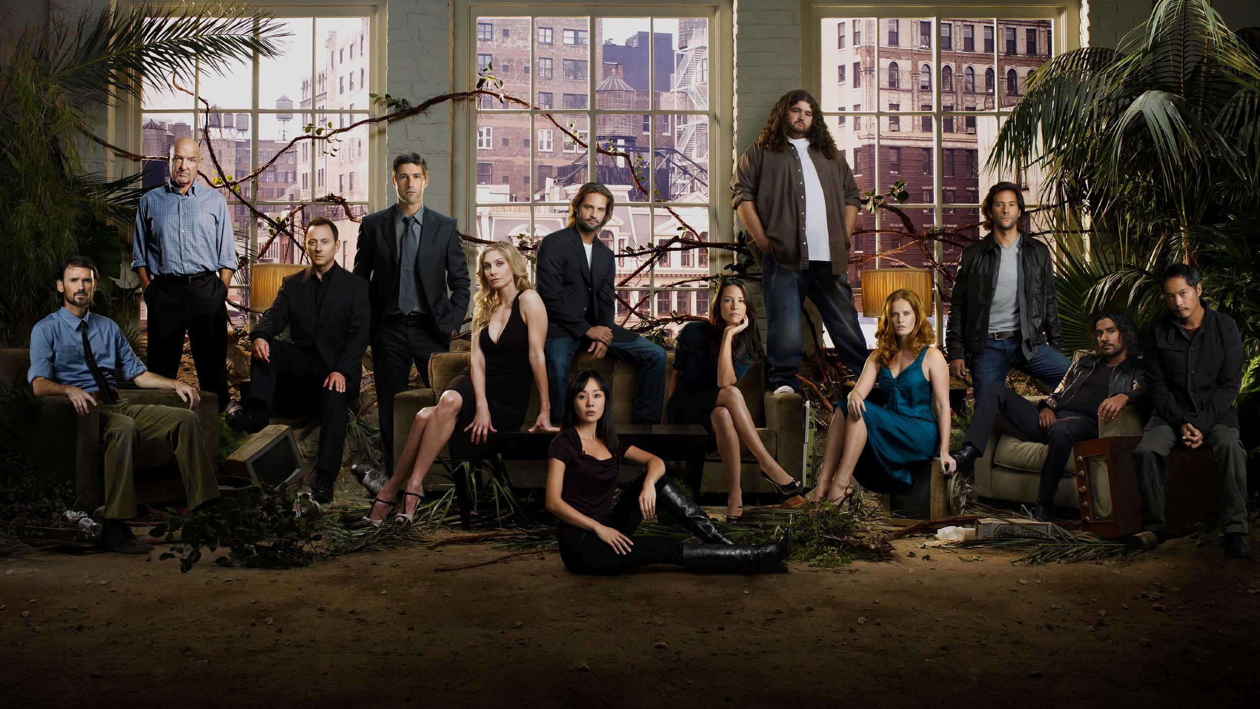 Рекламное фото "Lost" с полным составом в современной комнате.