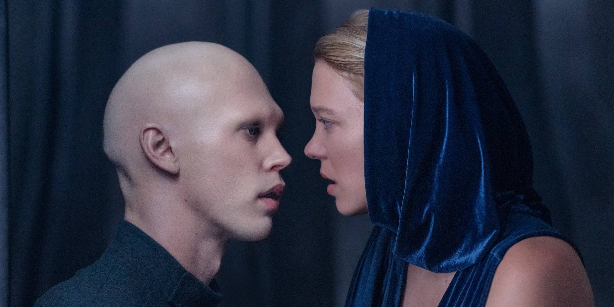 Маргот Фенринг (Леа Сейду) и Фейд-Раута (Астин Бътлер) внимательно смотрят друг на друга в Dune 2