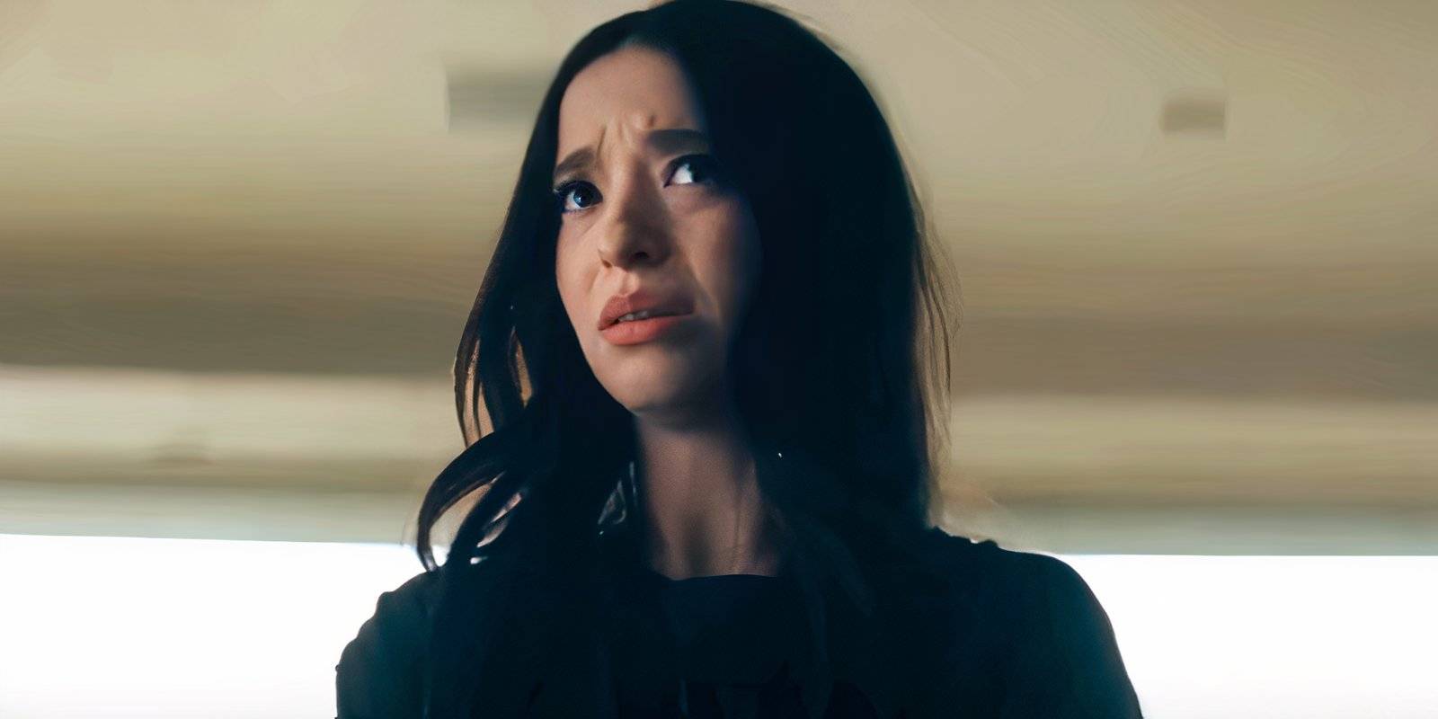 Мики Мадисон, выглядящая смущенно в Anora