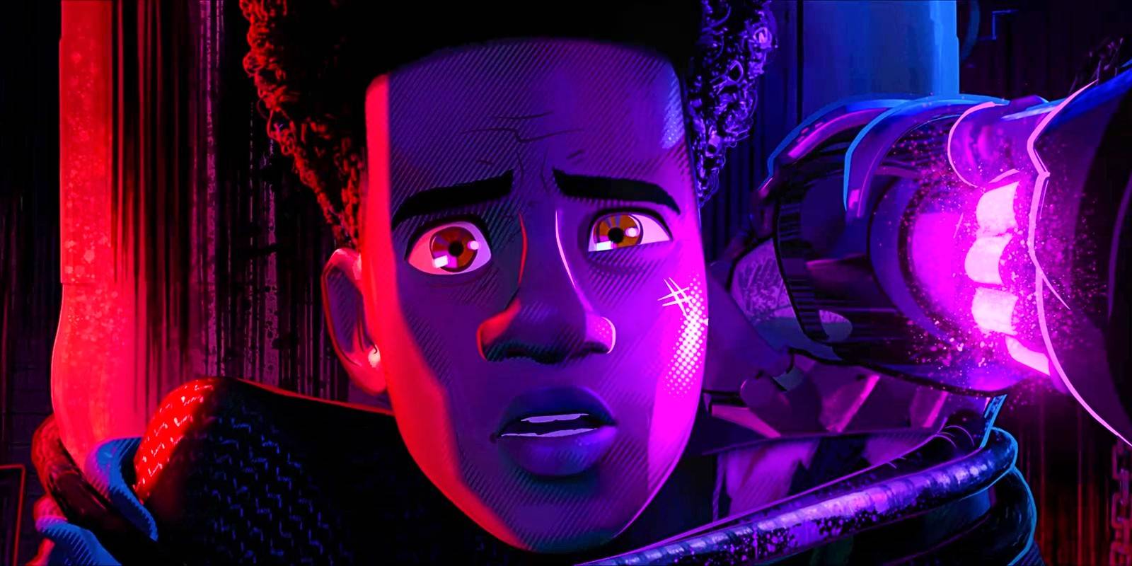 Майлз Моралес, привязанный к боксерской груше с кулаком Провалера рядом с головой в фильме "Человек-паук: Через вселенные"