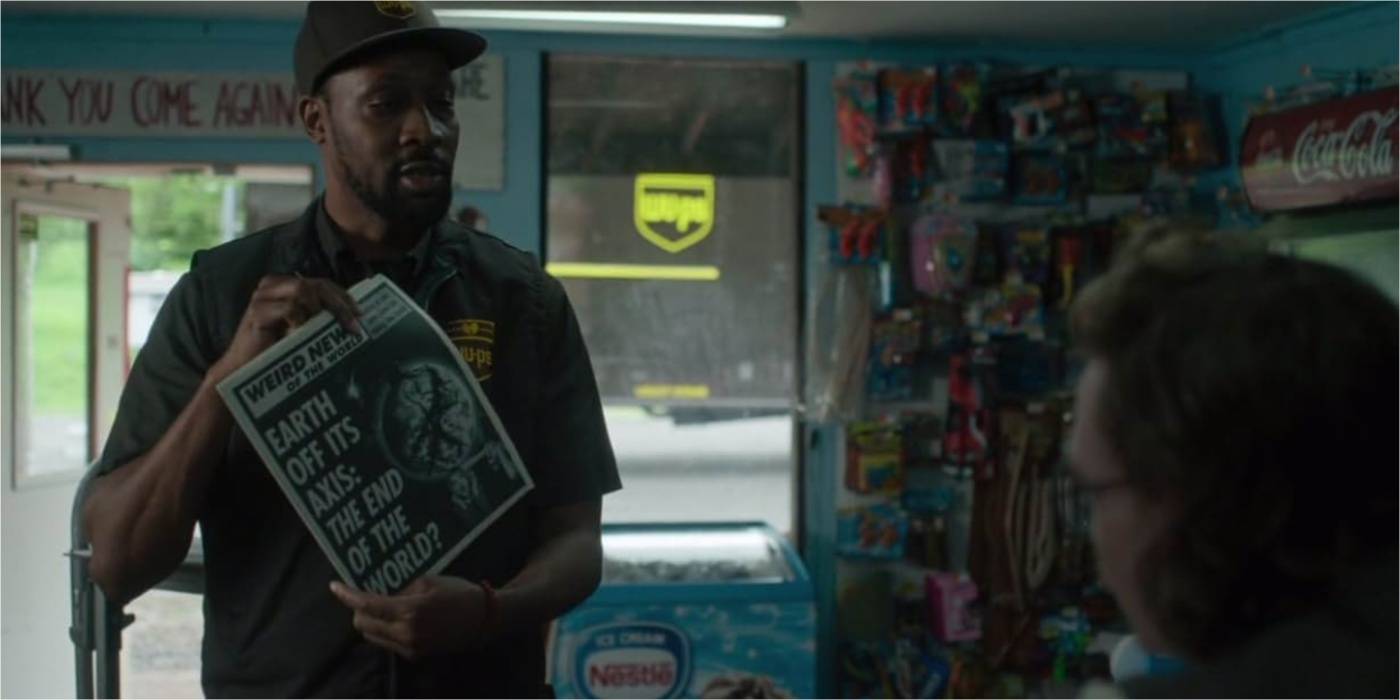 Дин держит газету