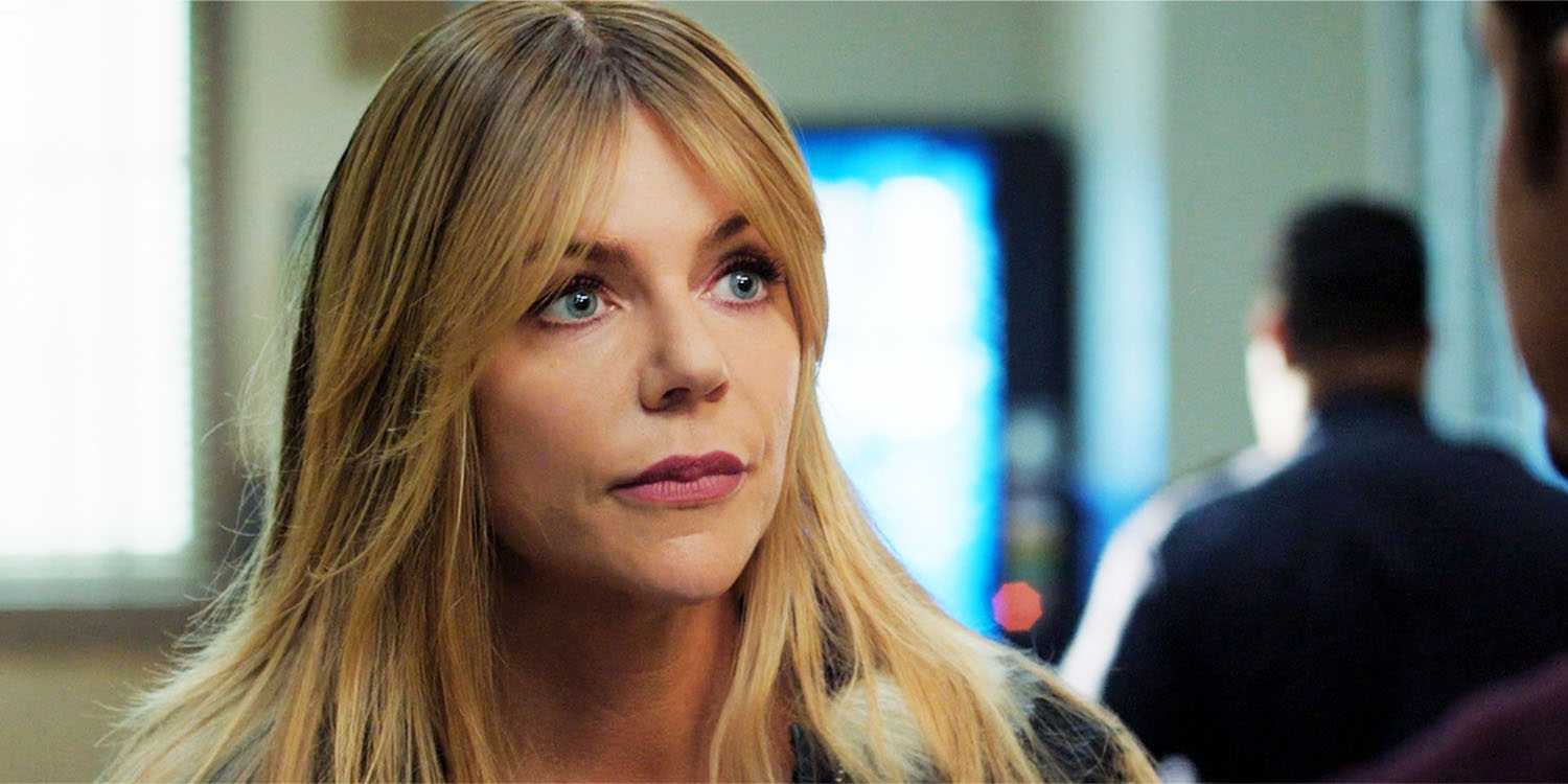 Морган во время разговора с Томом в 1-м сезоне сериала High Potential, 9-й эпизод