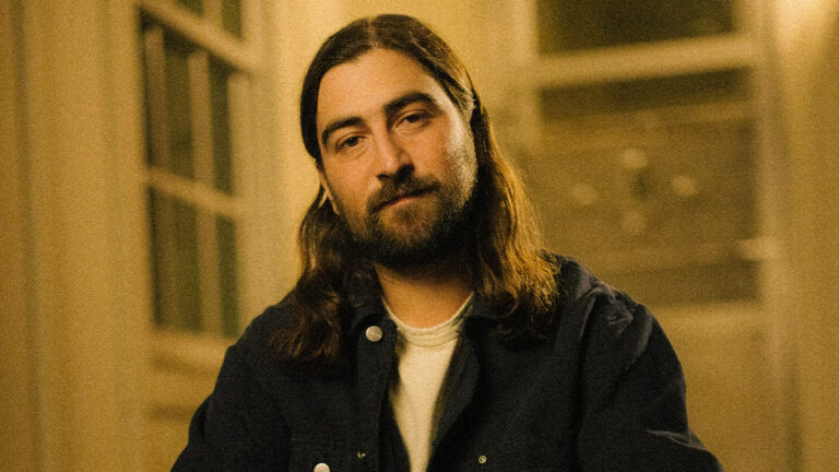 Noah Kahan представляет новый сингл «The Great Divide» и открывает новую эпоху в своей карьере