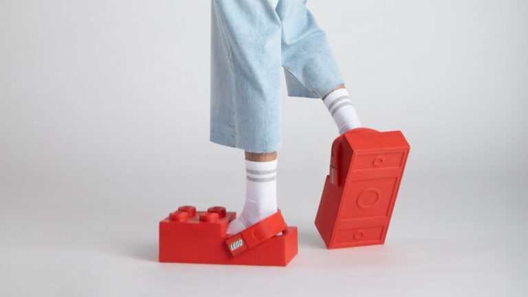 Lego и Crocs объединяются в долгосрочное сотрудничество для выпуска уникальных кломпов, вдохновленных конструкторами