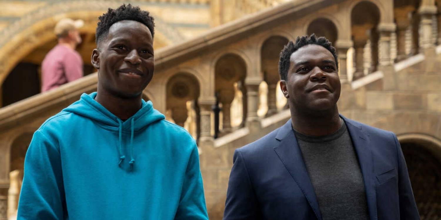 Сэм и Эдвин Акуфо в музее в Ted Lasso