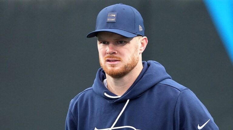 Угрозы для стартового квотербека «Сихокс» перед важным матчем против «49ерс»: возможное отсутствие Сам Дарнольда