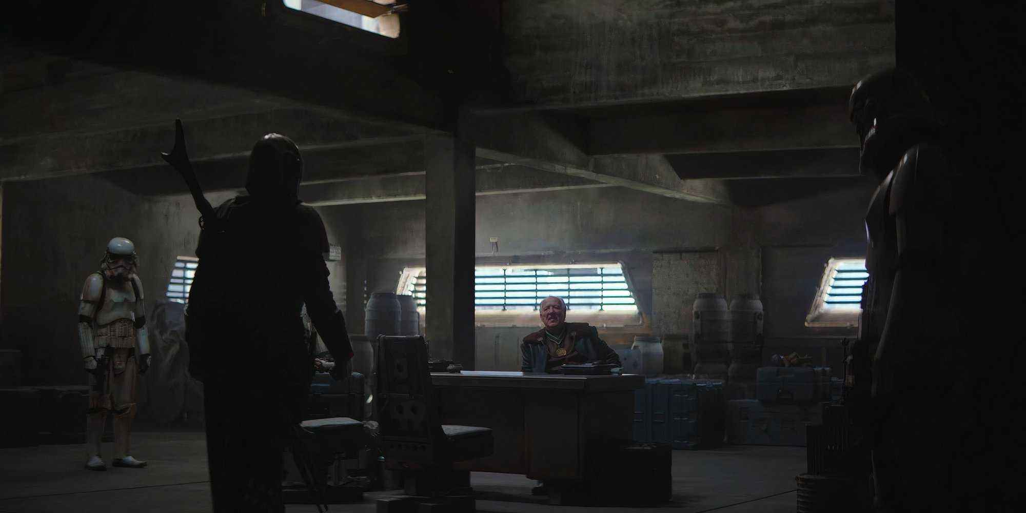 Дин Джарин подходит к столу клиента (Вернера Герцо) в Неварро, где он получает свою комиссию.