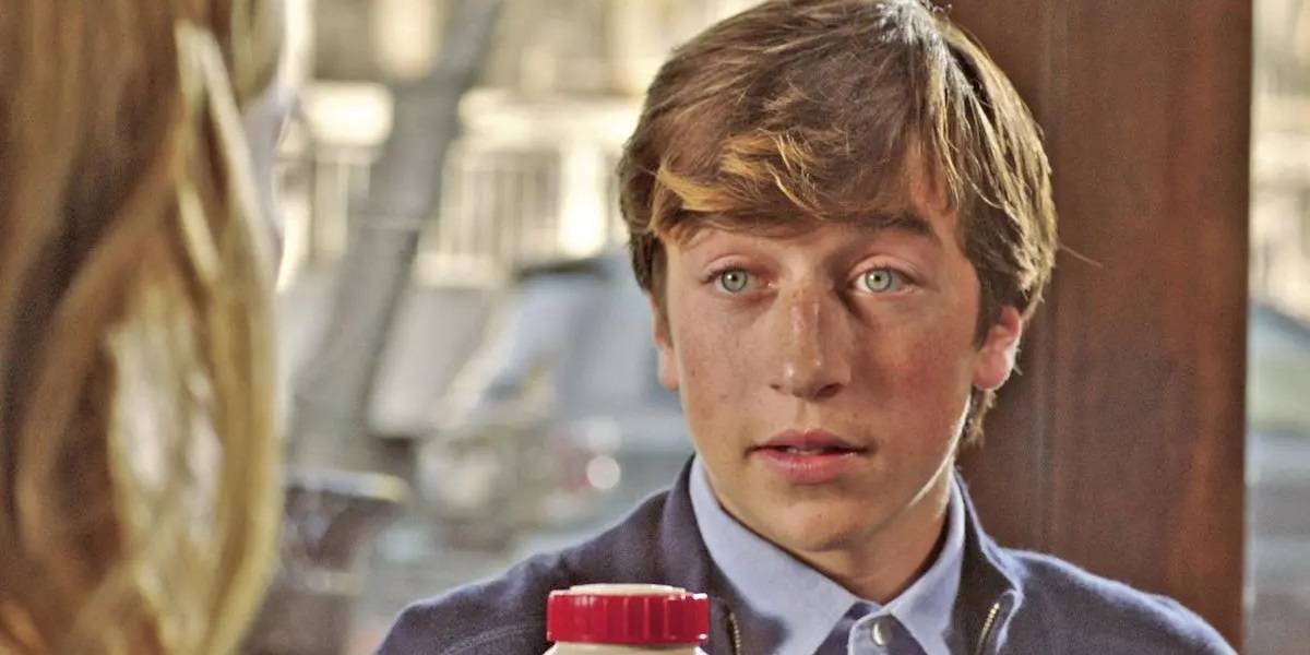 Скайлер Гисондо в "Santa Clarita Diet", выглядящий удивленным