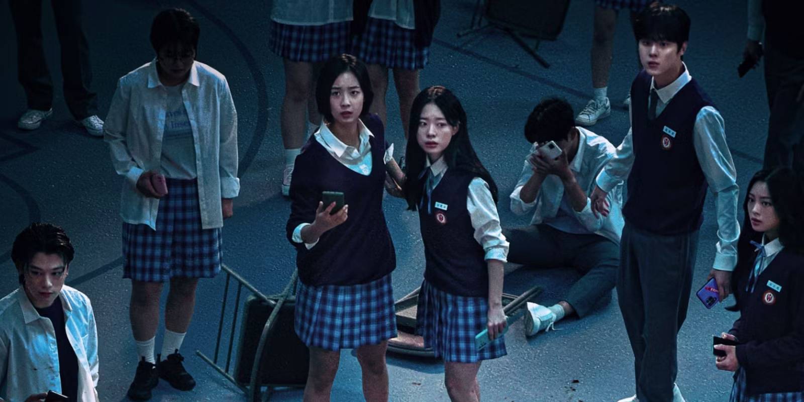 Ученики выглядят испуганными в "Ночь наступила"