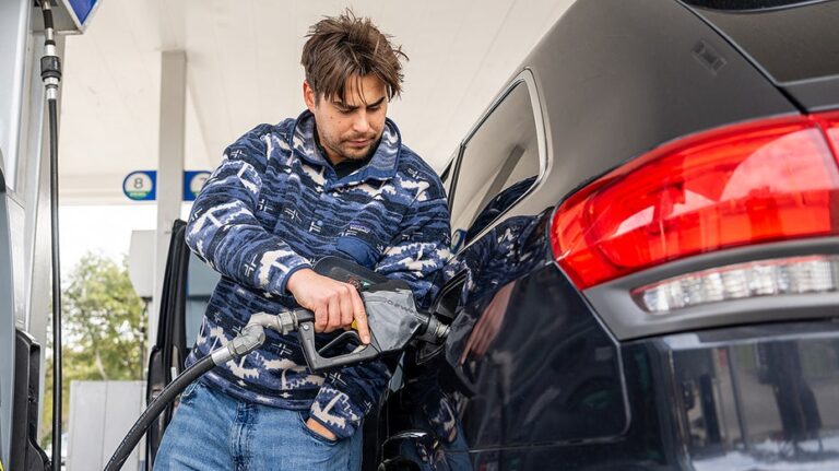 Уязвимость в системе безопасности крупной сети заправочных станций раскрывает персональные данные сотен тысяч клиентов