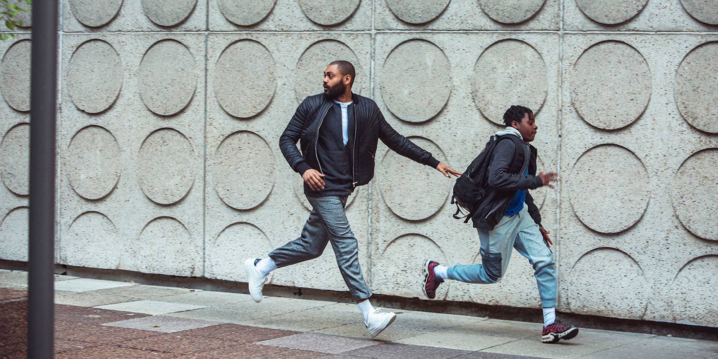 The Kitchen: Izi и Jedaiah Bannerman в роли Benji бегут в The Kitchen