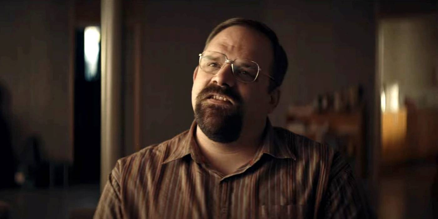 Средний план Грега Ларсена в роли Этана Крам в фильме *The Tourist*.