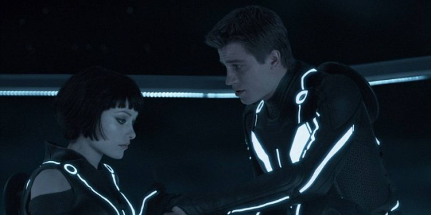 Ква́рра и Сэм, обнимающиеся в Tron: Legacy
