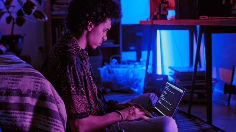 Бесплатный AI-инструментарий навсегда: как получить профессиональные функции без затрат