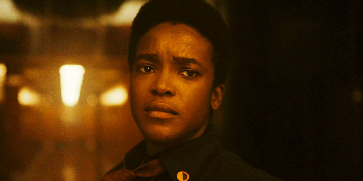 Вумни Мосаку, Hunter B-15, смотрит в сторону в конце 2 сезона сериала «Локи»