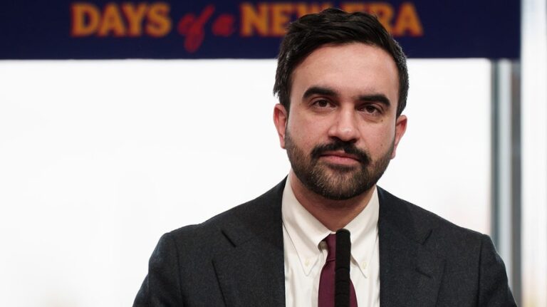 Новая политика мэра Нью-Йорка вызывает споры о стоимости жизни и правах работников доставки