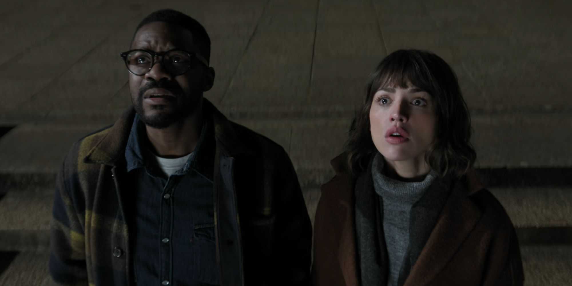 Соул и Авги смотрят вверх в *3 Body Problem*