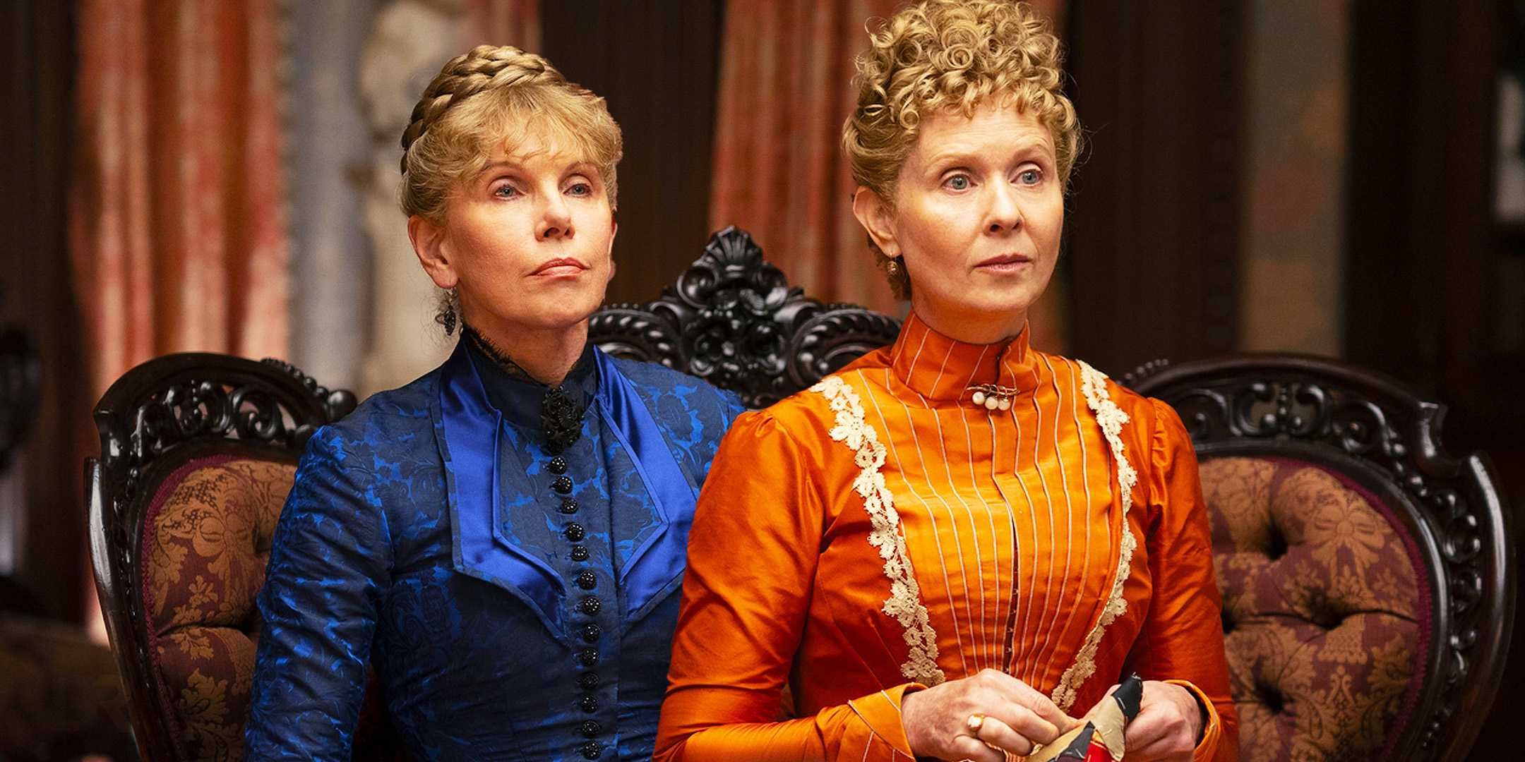 Два персонажа эпохи "Золотого века", сидящие в роскошных креслах