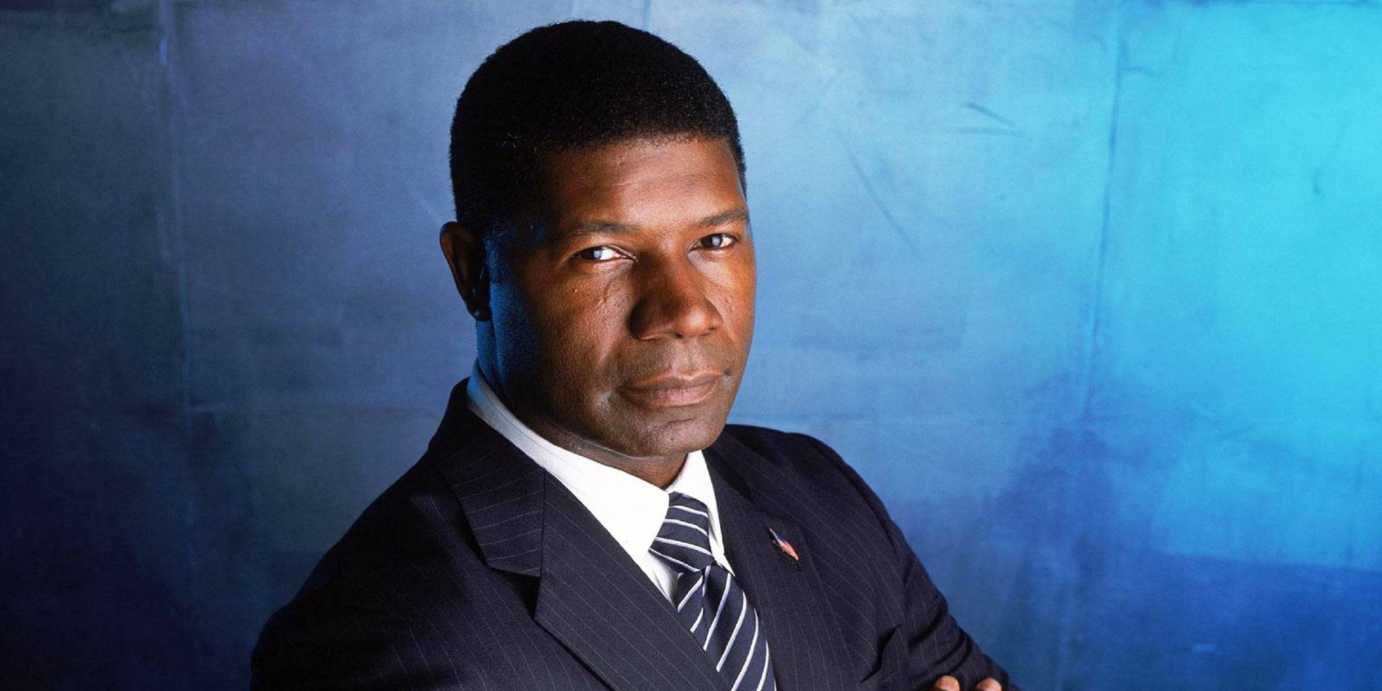 Деннис Хейсберт наблюдает, как президент Палмер в "24"