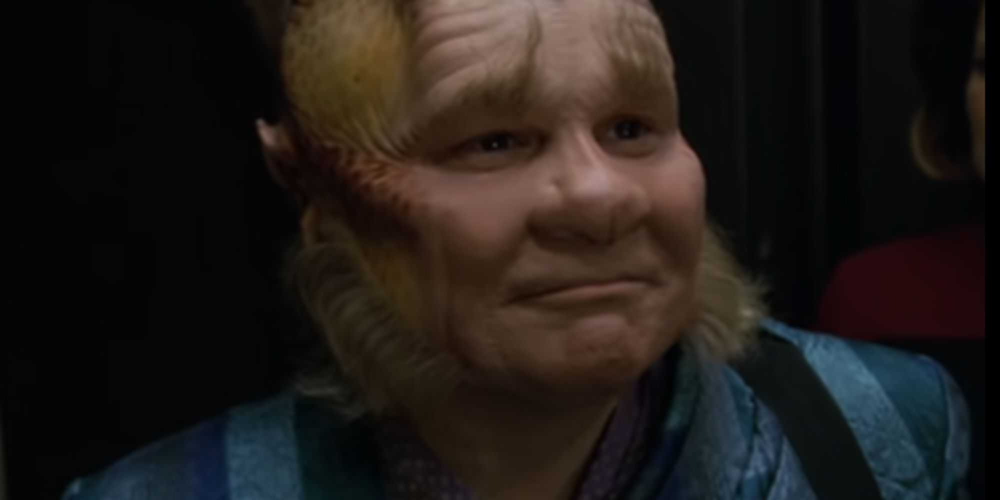 Этан Филлипс, выглядящий довольным в роли Нилека в "Стар Треке: Вояджер"