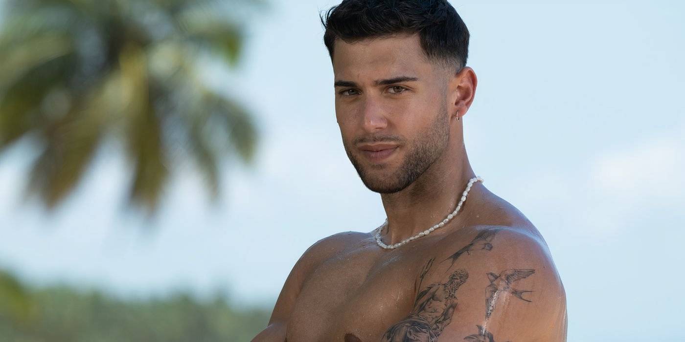 Луис из "Слишком горячо, чтобы справиться" (Испания) стоит без рубашки с серебряной цепочкой