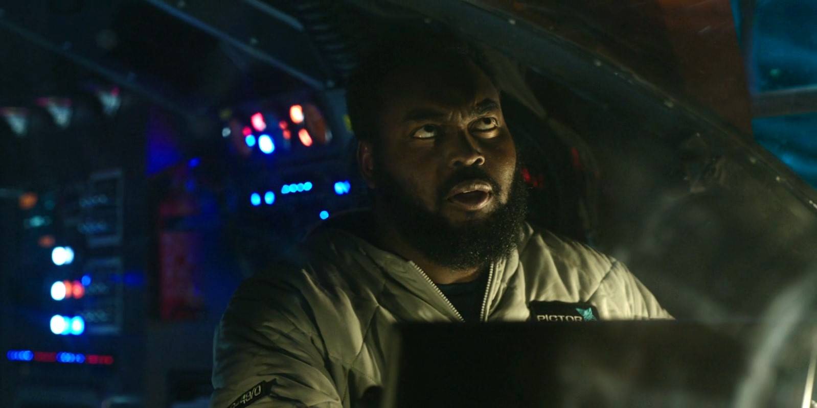 Пасха (Авраам Пополола) в 2 сезоне сериала "The Rig", эпизод 1