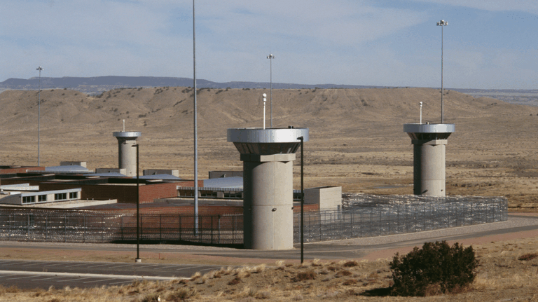 Федеральный суд заблокировал попытку Трампа перевести экс-участников смертельных приговоров в «Алькатрас» в Колорадо