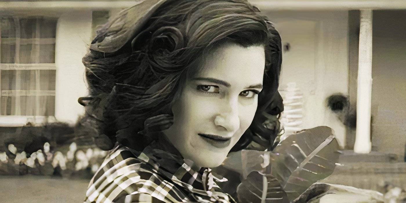 Агата Харкснес в роли Эгнес в черно-белом цвете в 7-м эпизоде "WandaVision"