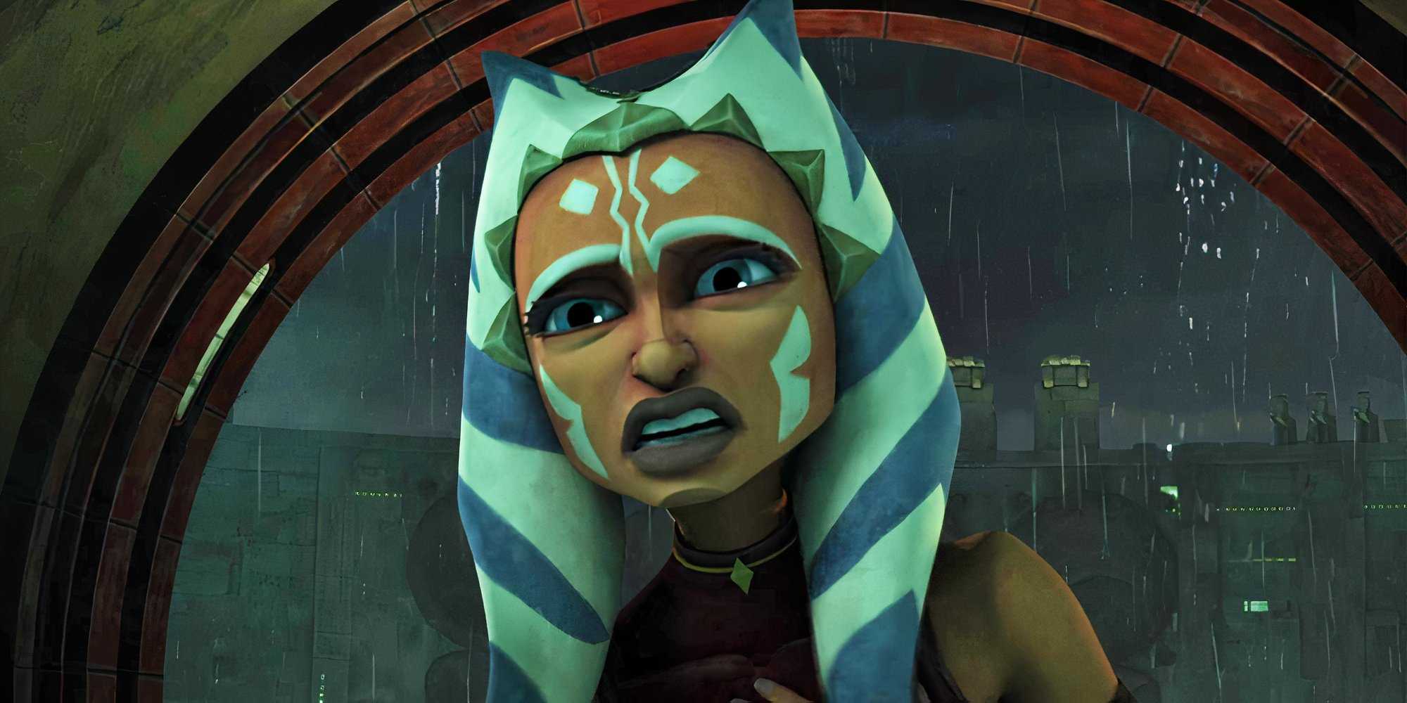 Ашока Тано отчаянно смотрит на Аникина Скайуокера на Корусанте.