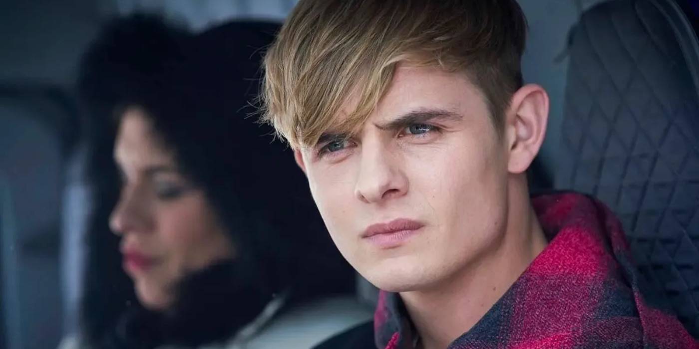 Alex смотрит в "Alex Rider"