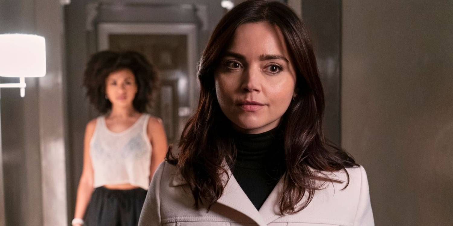 Джоанна Константин с любопытством смотрит в «Сон»